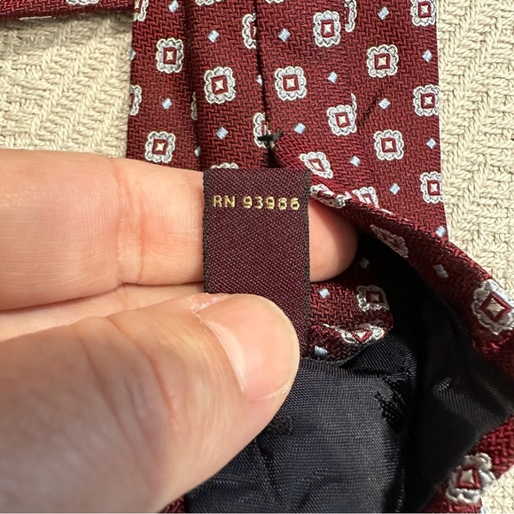 Brooks Brothers pure silk necktie, dark red with square pattern, office, date - Picture 5 of 7